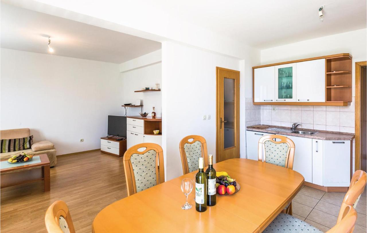 Cozy Apartment In Makarska With Kitchen Esterno foto